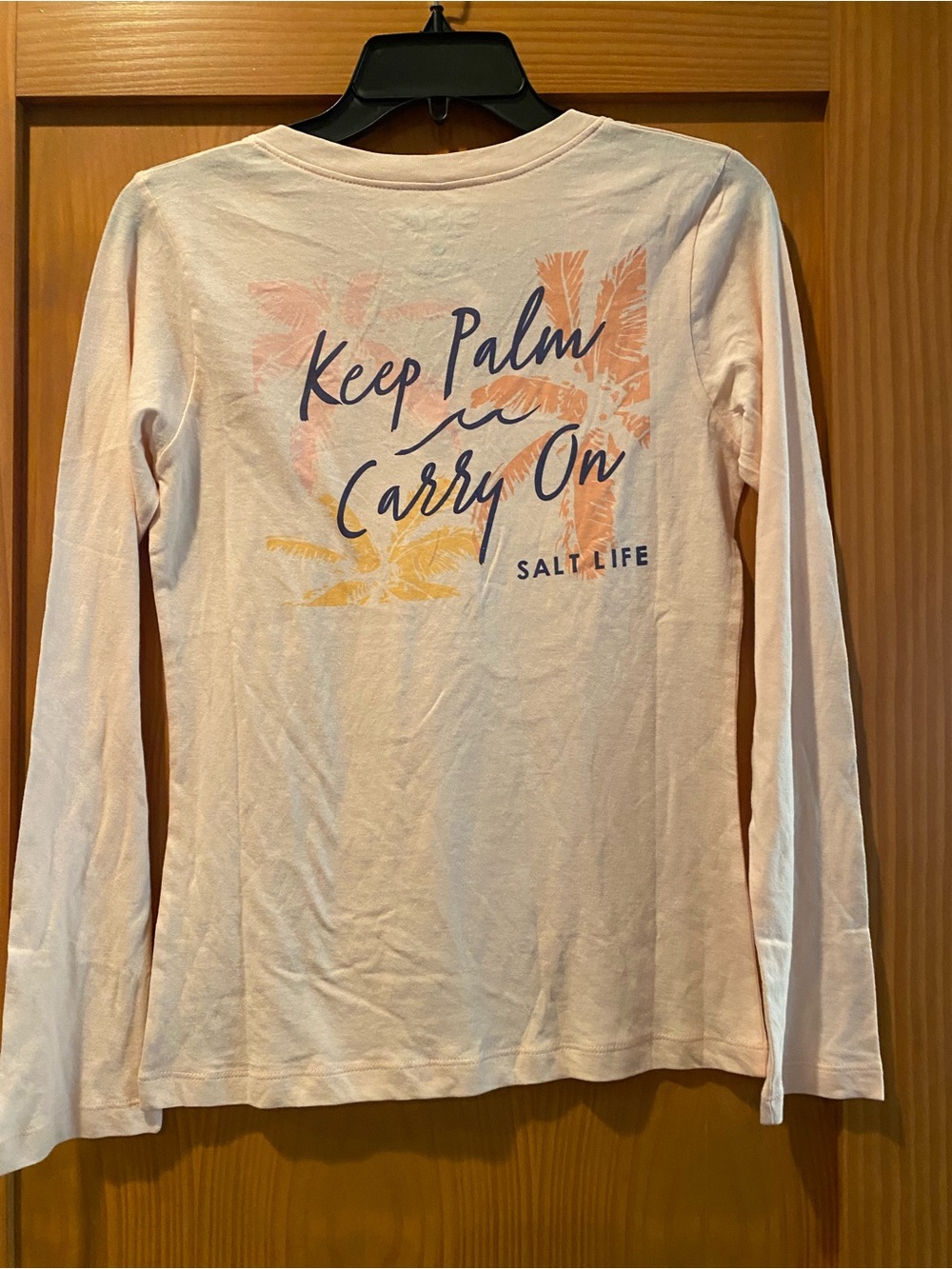 Salt Life Women’s Light Pink Keep Palm Carry On Long Sleeve V-Neck Shirt NWT S